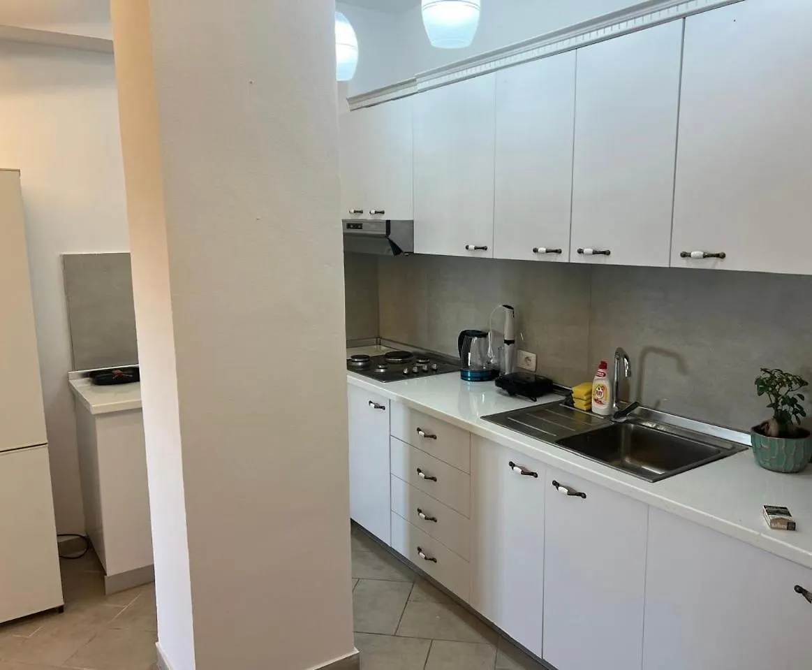 King Apartment Durres 0*,